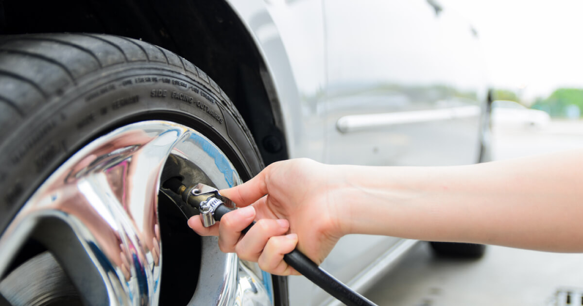 Putting air in car tires